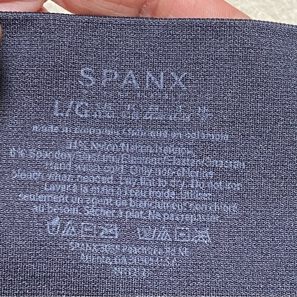 Spanx Leggings Women’s Size Large Black Camo Look at Me Now Seamless Leggings - Picture 7 of 9
